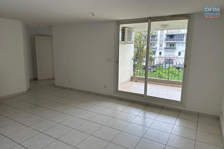 A louer Appartement F3 avec terrasse en plein centre ville de Saint-André