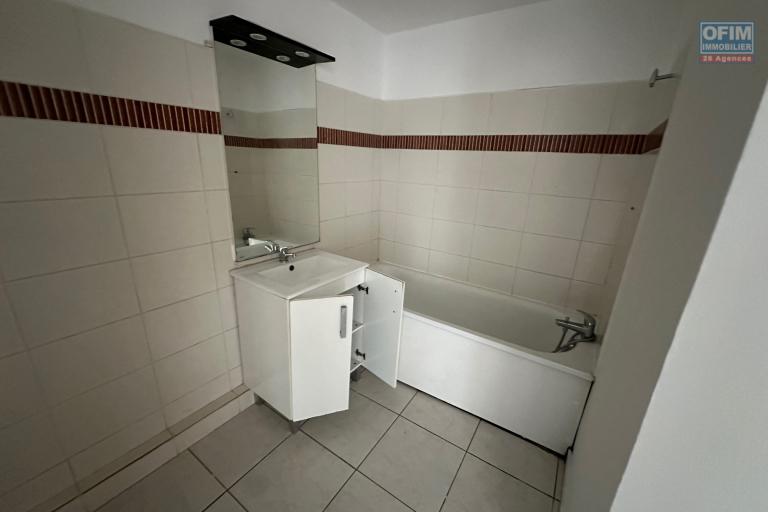 A louer Appartement F3 avec terrasse en plein centre ville de Saint-André
