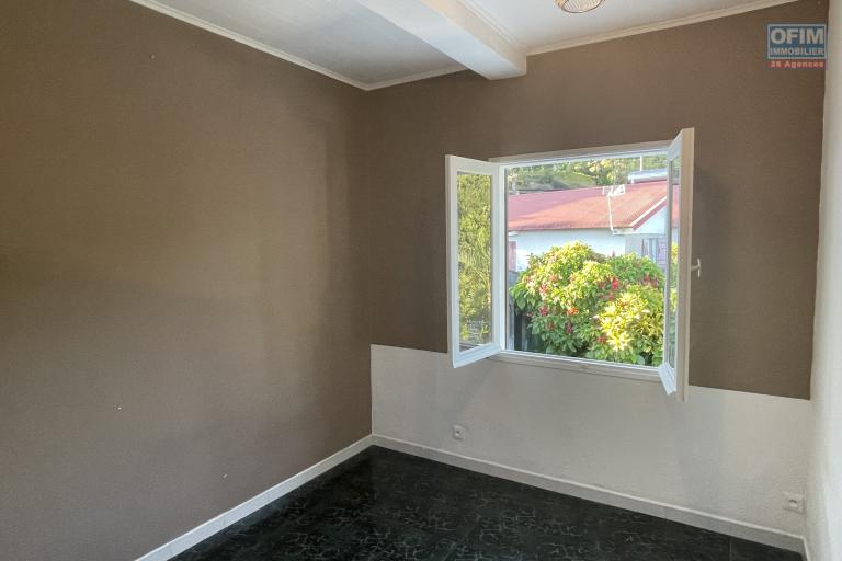 À vendre maison de type F7 - bureau
