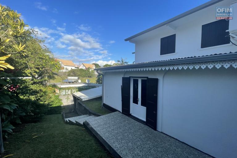 À vendre maison de type F7 - façade arrière