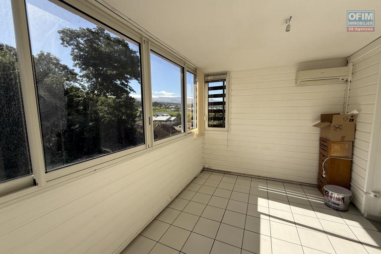 Bel appartement T3 entièrement rénové et climatisé de 78 m2 dans la résidence sécurisée les Terrasses de Bergame.