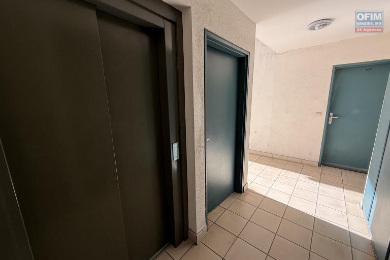 Bel appartement T3 entièrement rénové et climatisé de 78 m2 dans la résidence sécurisée les Terrasses de Bergame.
