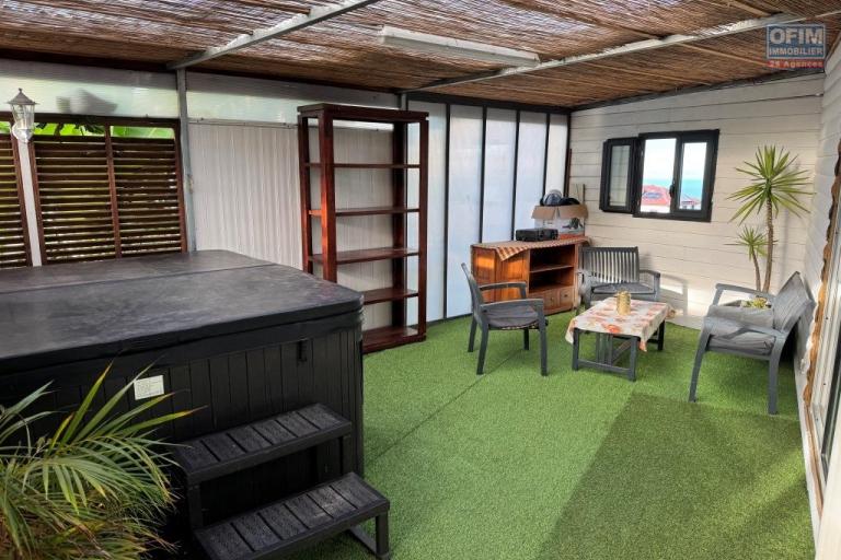 A louer magnifique villa MEUBLE de type 3/4 avec grande mezzanine au Tampon 13 éme
