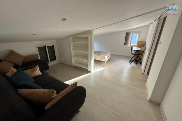 A louer magnifique villa MEUBLE de type 3/4 avec grande mezzanine au Tampon 13 éme