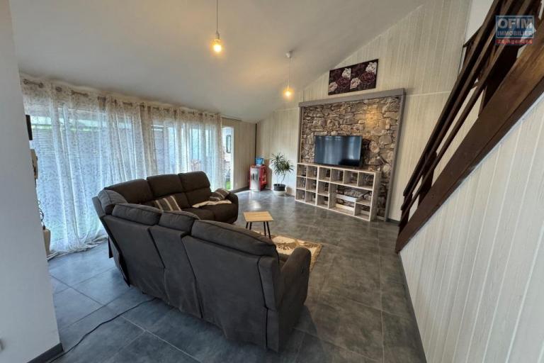 A louer magnifique villa MEUBLE de type 3/4 avec grande mezzanine au Tampon 13 éme
