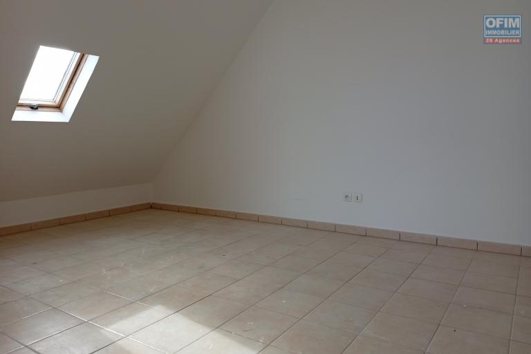 A LOUER APPARTEMENT T3 DE 78 M2 AVEC JARDIN A LA SALINE LES BAINS