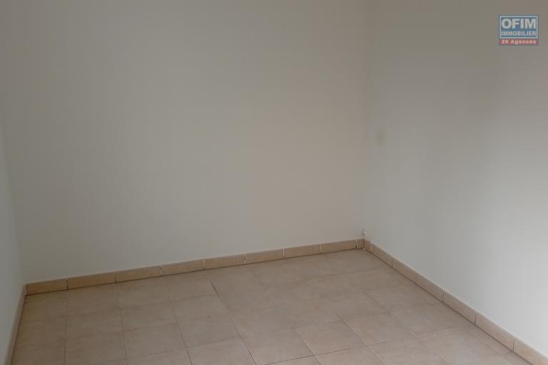 A LOUER APPARTEMENT T3 DE 78 M2 AVEC JARDIN A LA SALINE LES BAINS