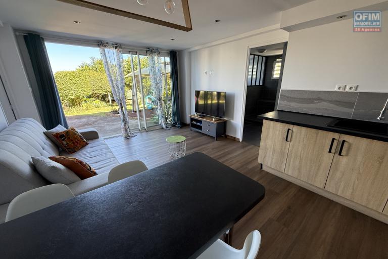Maison en parfait état constituée de deux logements T4 + T2 implantés sur 625 m2 de terrain pleine vue mer.