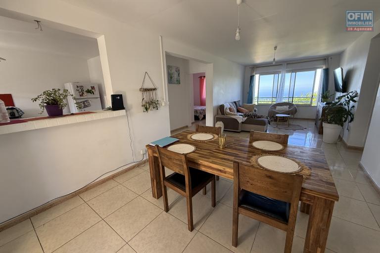 Maison en parfait état constituée de deux logements T4 + T2 implantés sur 625 m2 de terrain pleine vue mer.