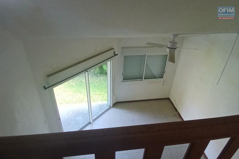 A LOUER Maison F4 de 110 m2 avec cour sur Tan Rouge à Saint-Gilles Les hauts