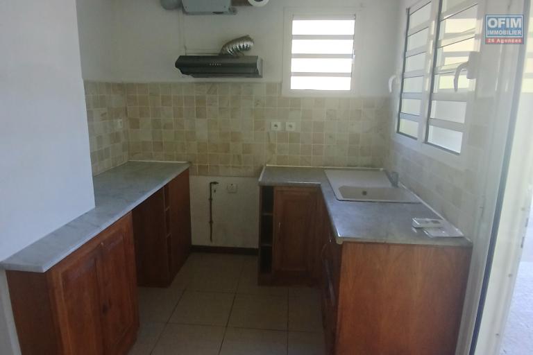 A LOUER Maison F4 de 110 m2 avec cour sur Tan Rouge à Saint-Gilles Les hauts