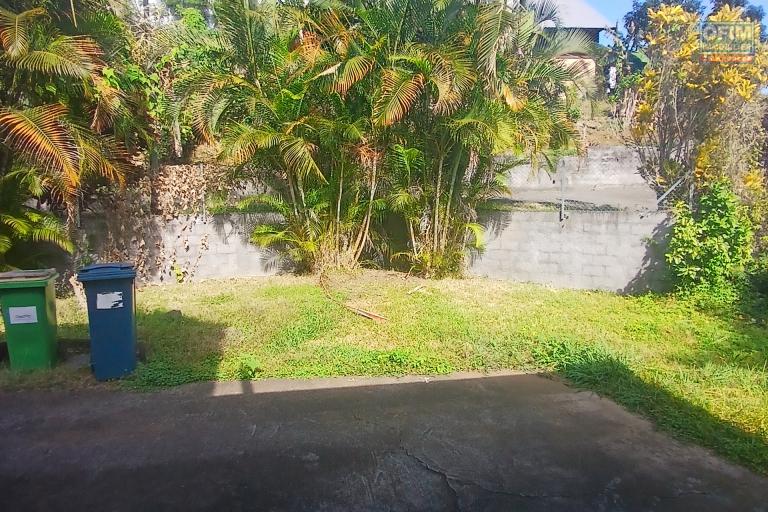 A LOUER Maison F4 de 110 m2 avec cour sur Tan Rouge à Saint-Gilles Les hauts