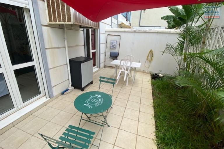 A louer grand studio meublé rue Ste Marie St Denis