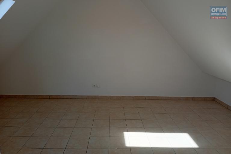 A LOUER APPARTEMENT T3 DE 78 M2 AVEC JARDIN A LA SALINE LES BAINS