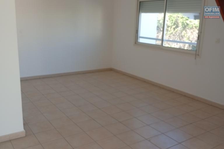 A LOUER APPARTEMENT T3 DE 78 M2 AVEC JARDIN A LA SALINE LES BAINS