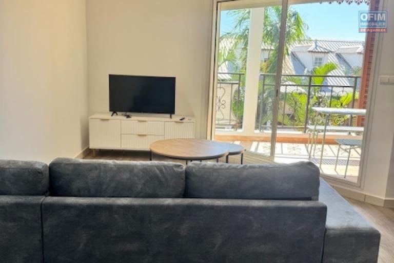 A Louer bel appartement de type F4 en duplex meublé résidence les jardins de la Roseraies avec piscine Sainte Clotilde La Bretagne.