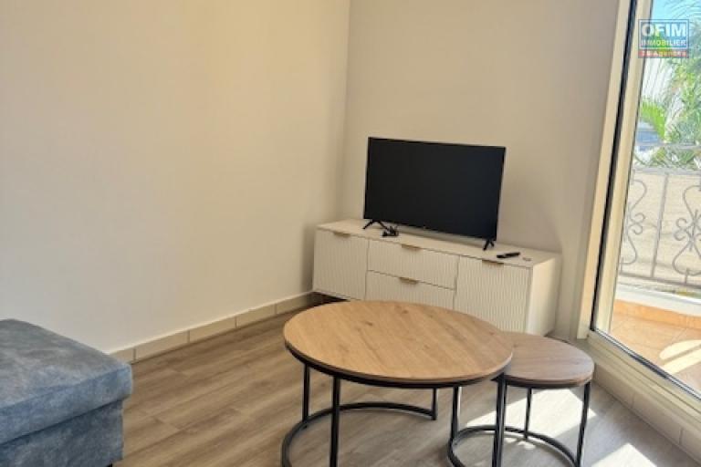 A Louer bel appartement de type F4 en duplex meublé résidence les jardins de la Roseraies avec piscine Sainte Clotilde La Bretagne.