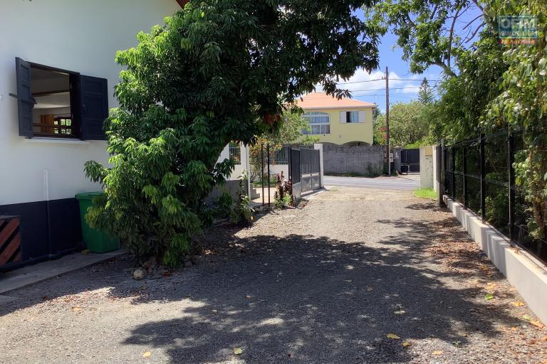 a louer a la rivière saint très belle  villa F4 meublée
