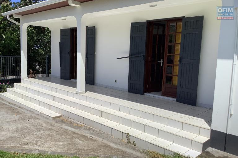 a louer a la rivi&egrave;re saint tr&egrave;s belle  villa F4 meubl&eacute;e