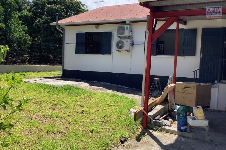 a louer a la rivi&egrave;re saint tr&egrave;s belle  villa F4 meubl&eacute;e