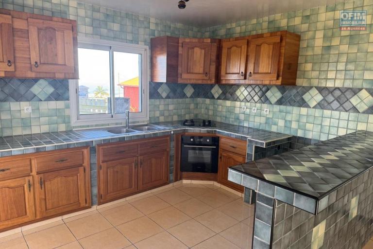 A louer magnifique villa F5 + bureau avec vue mer le Tampon Trois Mares