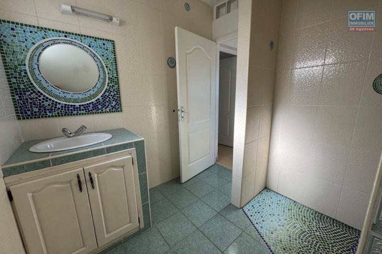 A louer magnifique villa F5 + bureau avec vue mer le Tampon Trois Mares