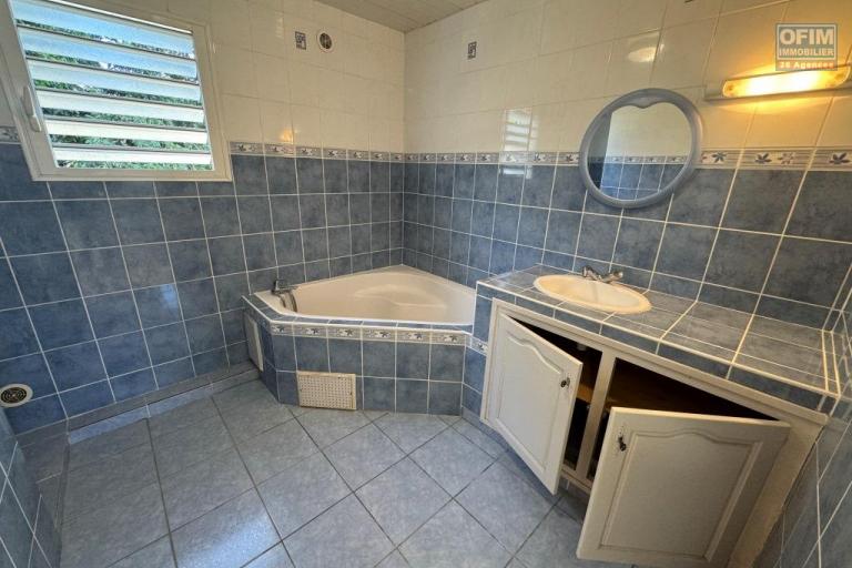A louer magnifique villa F5 + bureau avec vue mer le Tampon Trois Mares