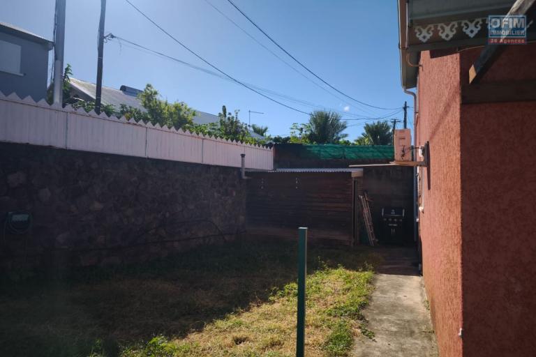 Maison familiale avec piscine à reprendre en main – La Rivière Saint-Louis