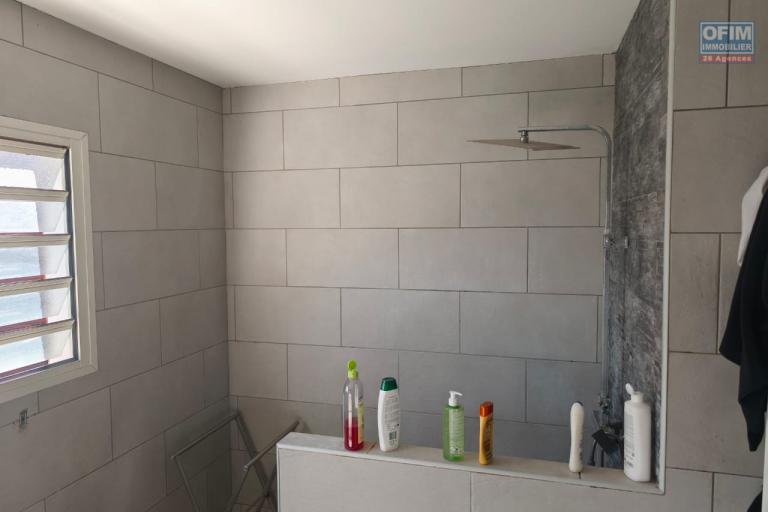 Maison familiale avec piscine à reprendre en main – La Rivière Saint-Louis