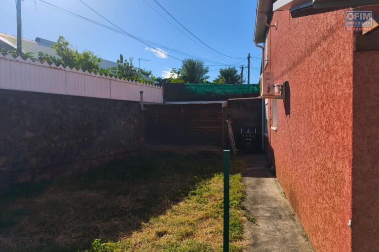 Maison familiale avec piscine à reprendre en main – La Rivière Saint-Louis