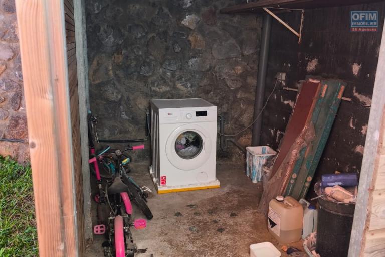 Maison familiale avec piscine à reprendre en main – La Rivière Saint-Louis