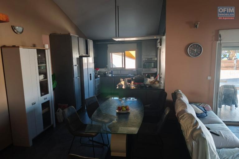 Maison familiale avec piscine à reprendre en main – La Rivière Saint-Louis