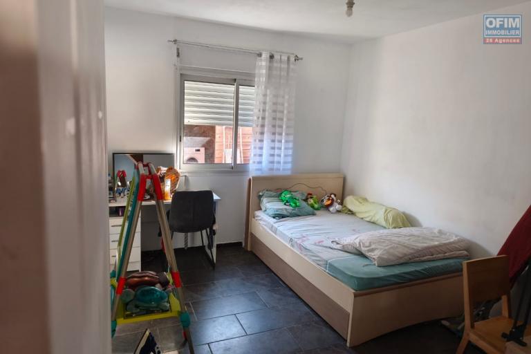 Maison familiale avec piscine à reprendre en main – La Rivière Saint-Louis