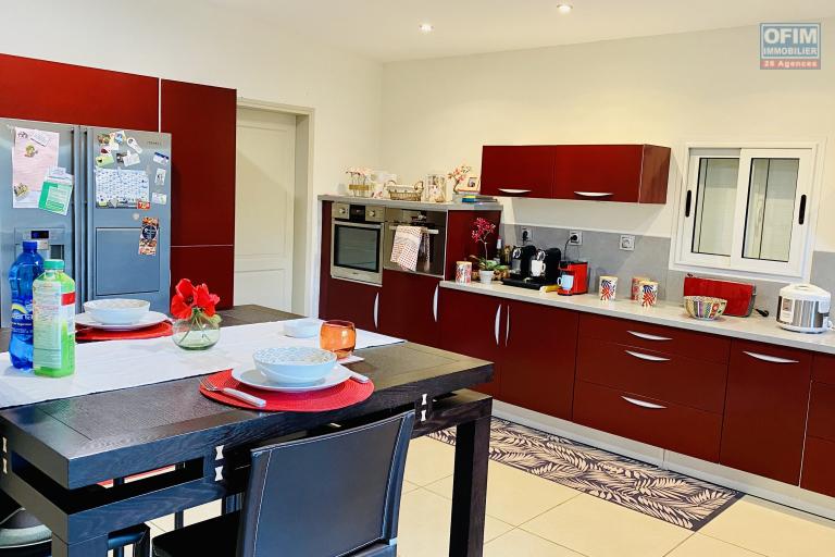  À vendre : Magnifique villa familiale avec piscine et vue panoramique - La Montagne