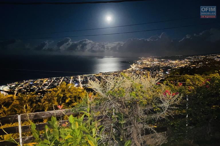  À vendre : Magnifique villa familiale avec piscine et vue panoramique - La Montagne