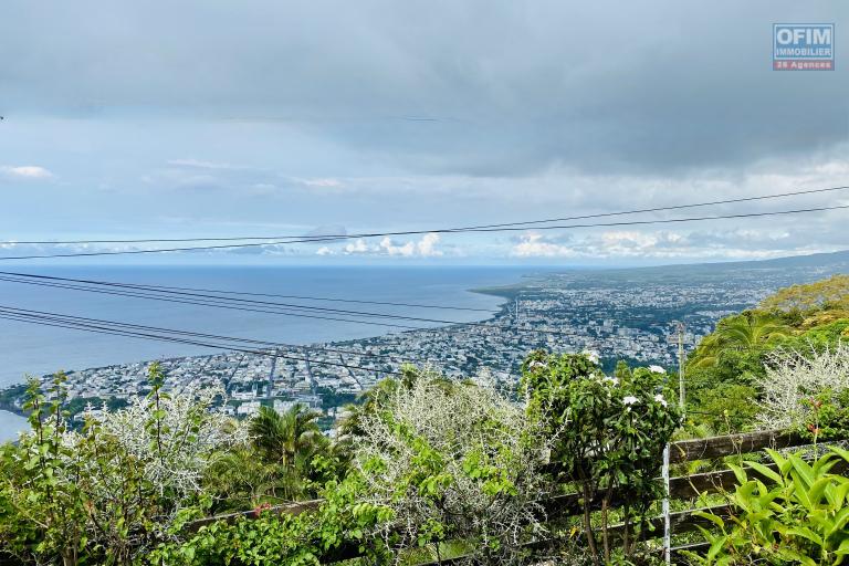  &Agrave; vendre : Magnifique villa familiale avec piscine et vue panoramique - La Montagne chemin de la vigie
