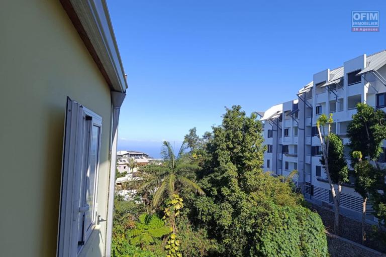  Appartement T2/3 en duplex &agrave; deux pas du centre ville du Tampon