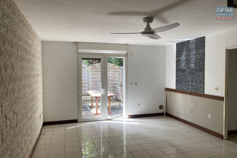 A vendre à la Possession Appartement T2 avec jardin libre de tout occupant.