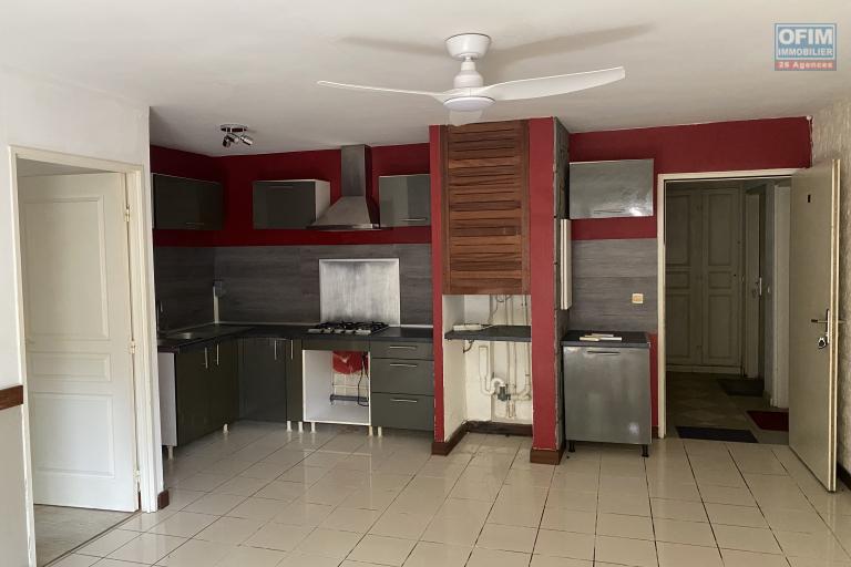 A vendre à la Possession Appartement T2 avec jardin libre de tout occupant.