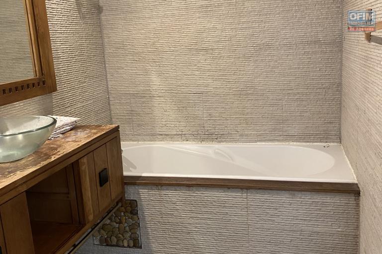 A vendre à la Possession Appartement T2 avec jardin libre de tout occupant.