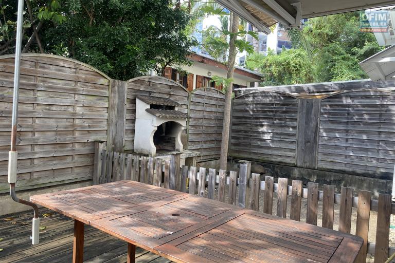 A vendre à la Possession Appartement T2 avec jardin libre de tout occupant.