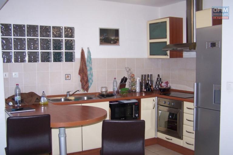A vendre magnifique appartement de Type F2 d'environ 55 m² dans résidence avec piscine la Tampon 14 éme
