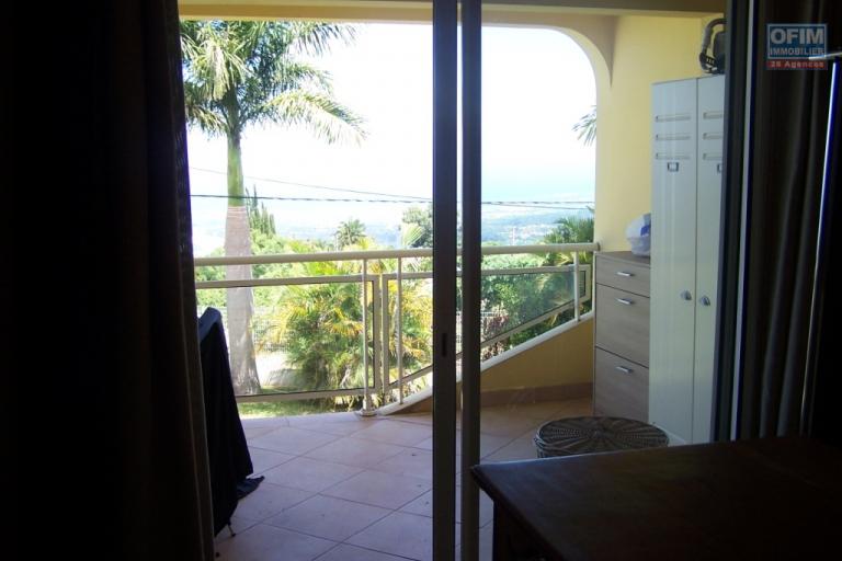 A vendre magnifique appartement de Type F2 d'environ 55 m² dans résidence avec piscine la Tampon 14 éme