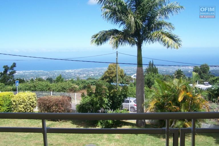 A vendre magnifique appartement de Type F2 d'environ 55 m² dans résidence avec piscine la Tampon 14 éme