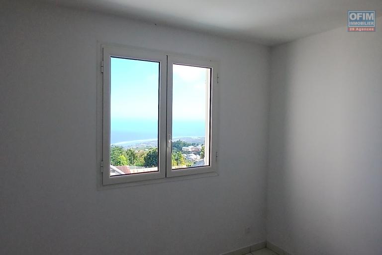 A LOUER appartement de type T3 + cour sur Trois Bassins