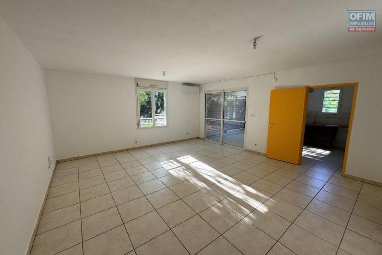 Rare et exceptionnel à vendre magnifique et grand appartement d'environ 64 m² avec terrain d'environ 100 m² au Tampon proche centre ville