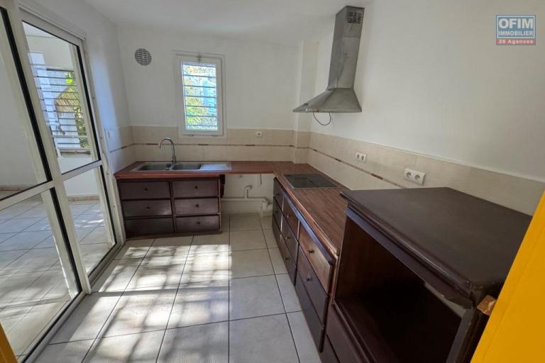 Rare et exceptionnel à vendre magnifique et grand appartement d'environ 64 m² avec terrain d'environ 100 m² au Tampon proche centre ville