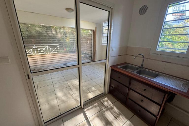 Rare et exceptionnel à vendre magnifique et grand appartement d'environ 64 m² avec terrain d'environ 100 m² au Tampon proche centre ville