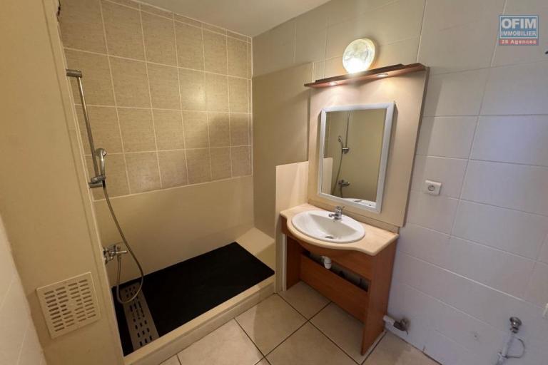 Rare et exceptionnel à vendre magnifique et grand appartement d'environ 64 m² avec terrain d'environ 100 m² au Tampon proche centre ville