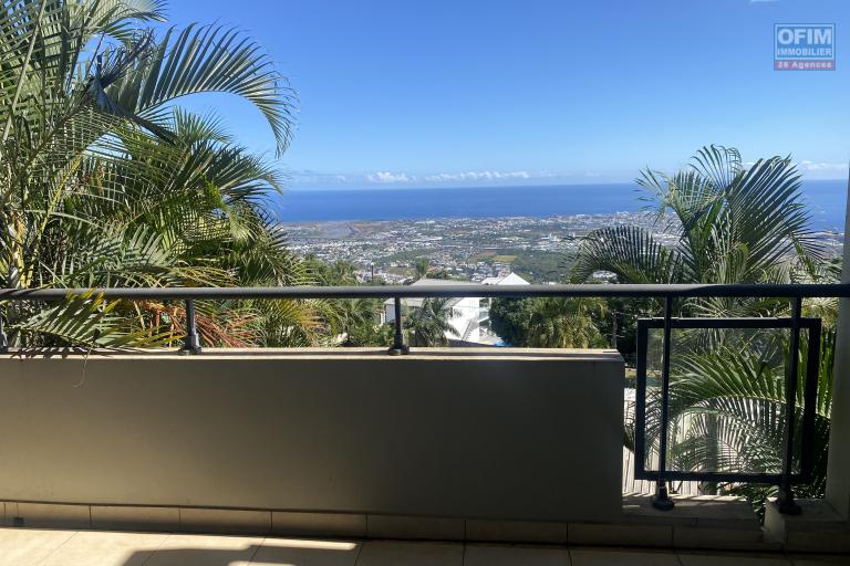 A VENDRE T2 lumineux avec belle vue mer panoramique à Pichette la Possession.